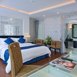 Honeymoon Queen Suite